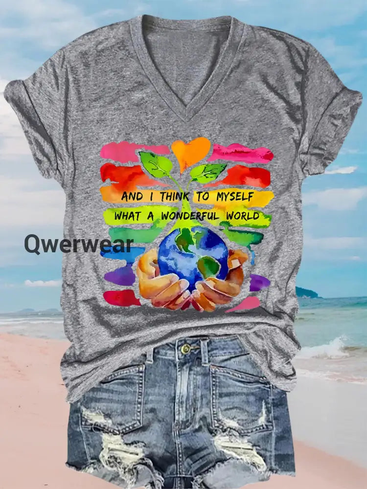 Women’s And I think to myself what a wonderful world Earth Day V-neck T-shirt Light Gray / S